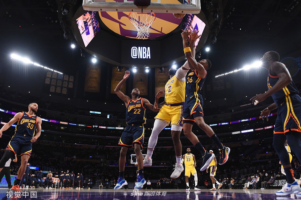 [NBA附加赛]湖人胜勇士晋级季后赛 詹姆斯砍三双