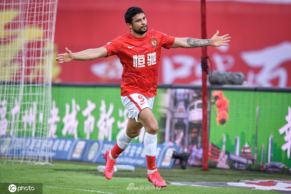 [中超]广州队5-0青岛队 艾克森帽子戏法