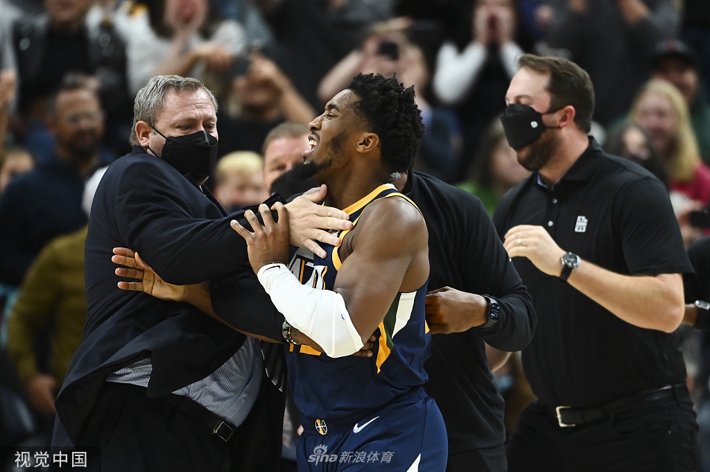 四人被驱逐！爵士步行者中锋爆发冲突