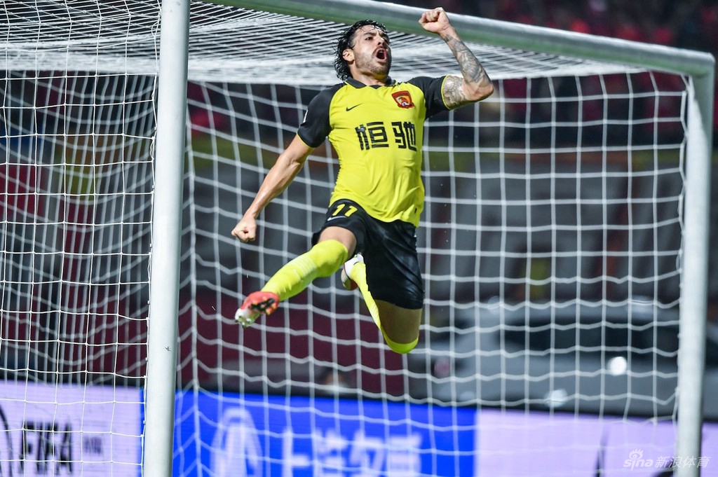 高拉特自由转会加盟桑托斯队 身披10号战袍