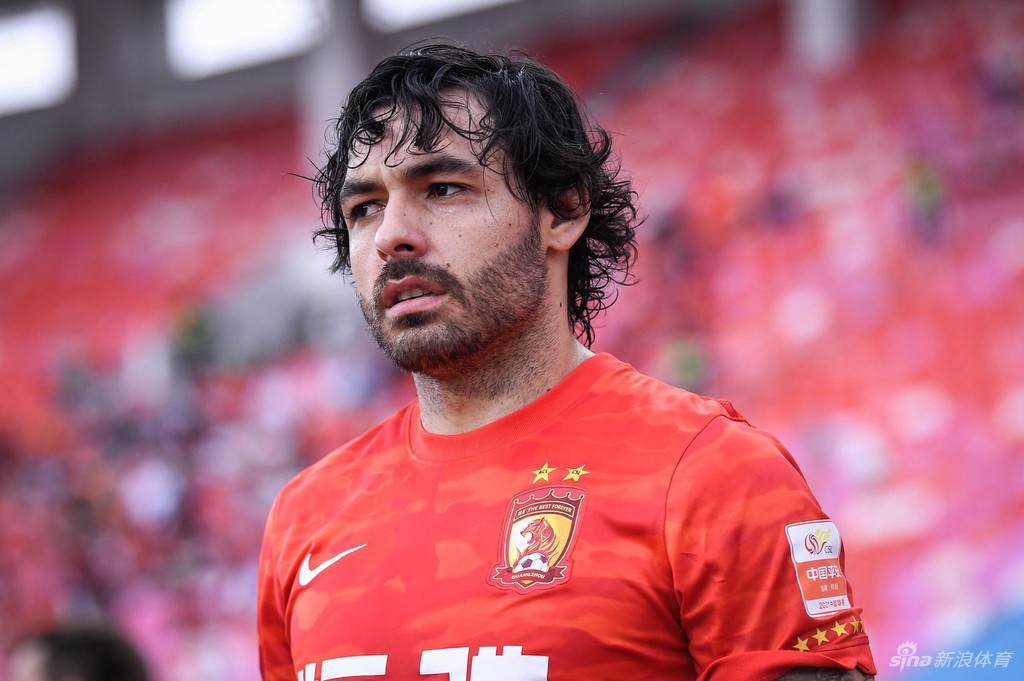 高拉特自由转会加盟桑托斯队 身披10号战袍