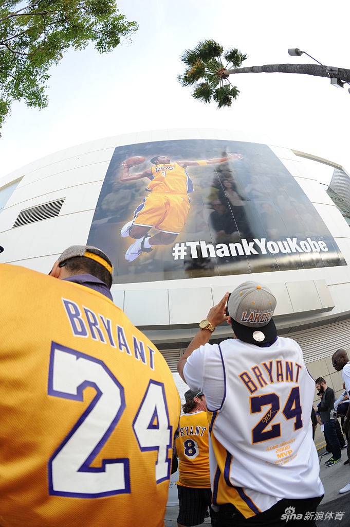 4年前今天科比告别战砍60分 24张老照片回顾最后一舞