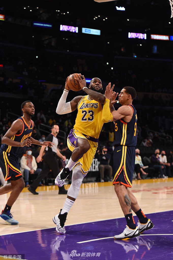 [NBA附加赛]湖人胜勇士晋级季后赛 詹姆斯砍三双