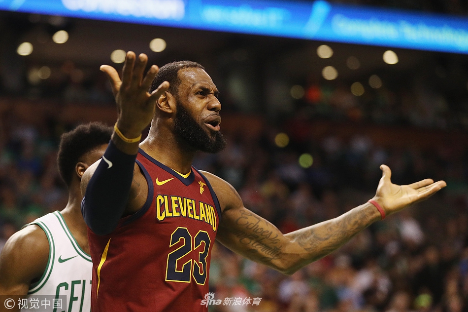 带不动球队王者变青铜 双眼空洞的詹皇