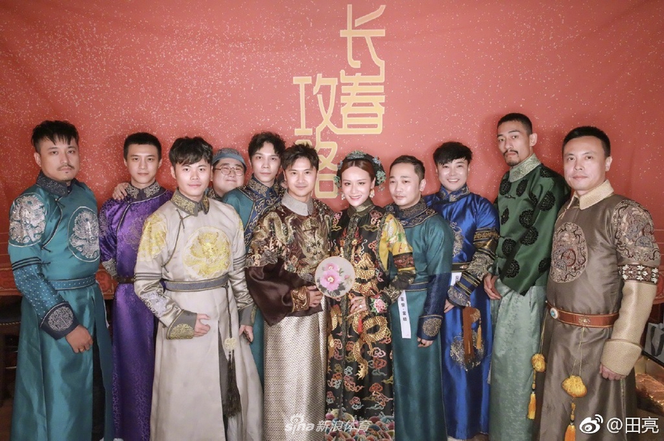 叶一茜生日演绎宫廷风 与田亮接吻甜蜜爆表