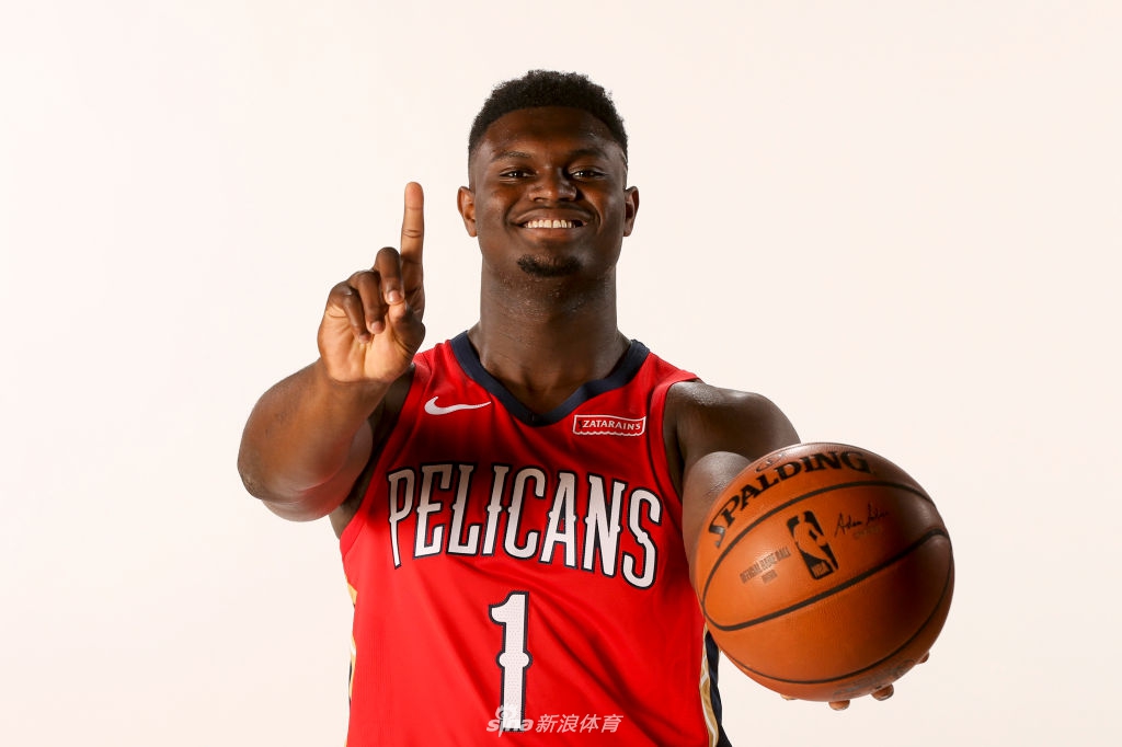 状元秀锡安拍摄球衣写真 鹈鹕迎来1号新王者