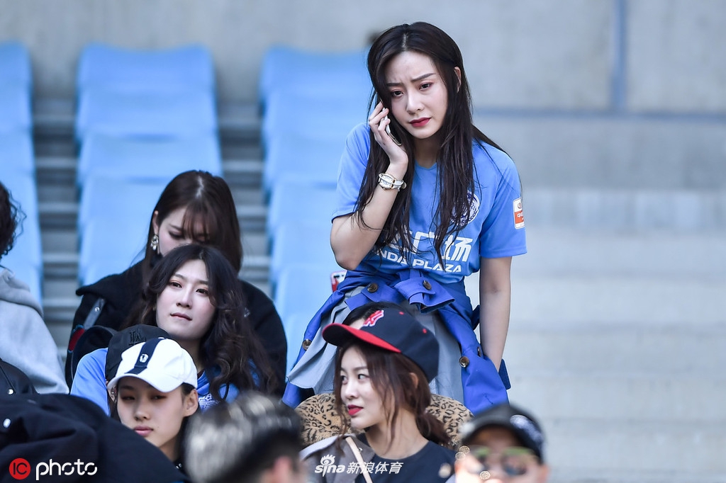 中超美女球迷图鉴 半程看台美色大赏