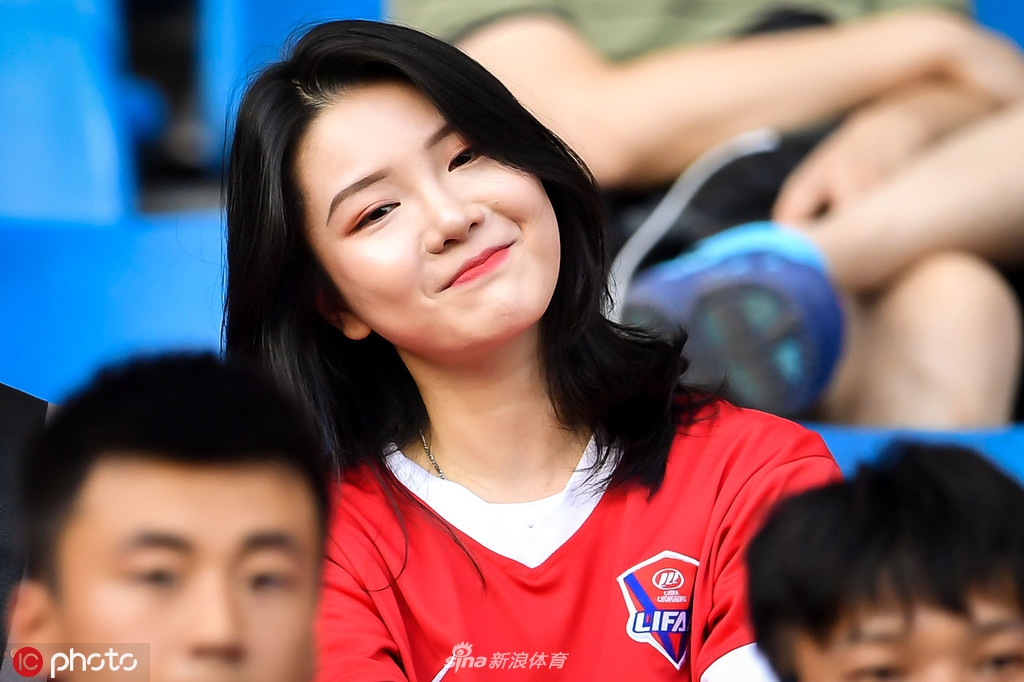 中超第23轮女球迷倩影 大连北京重庆美女pk