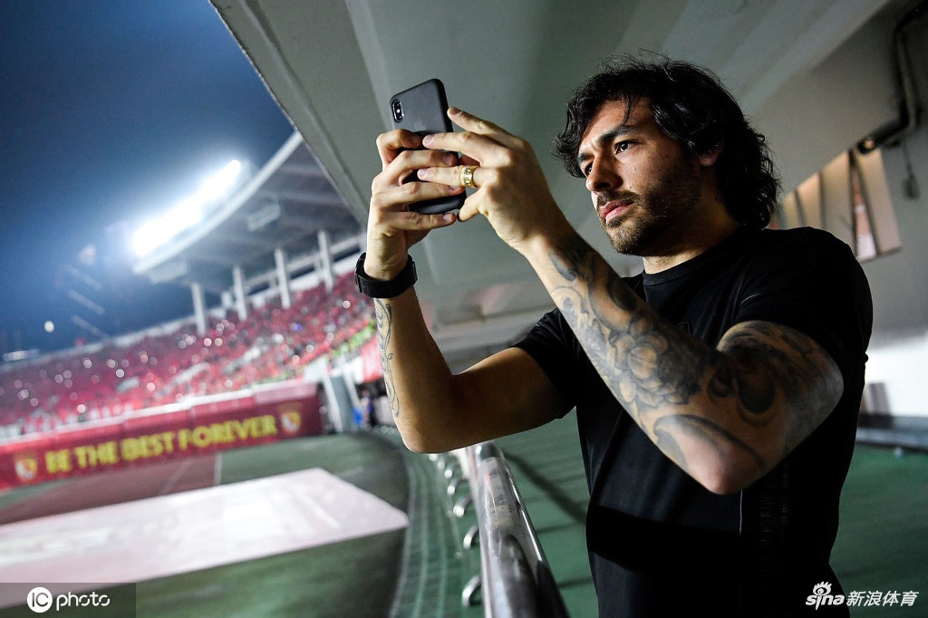 高拉特:希望能为国足效力 未来会更多在中国生活