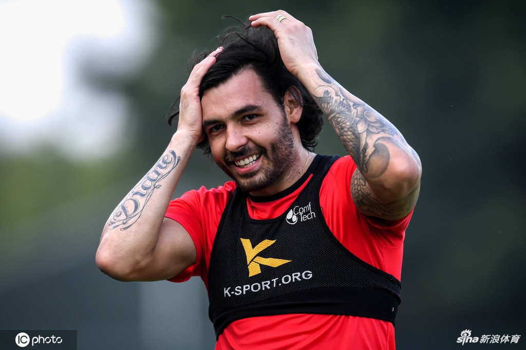 高拉特:希望能为国足效力 未来会更多在中国生活