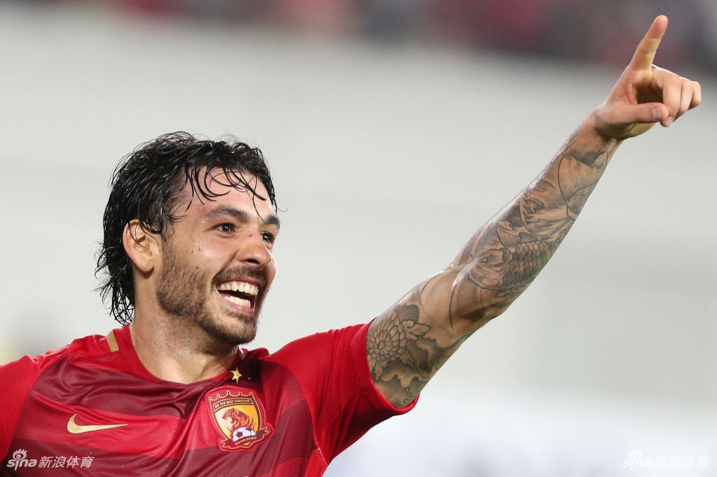 高拉特:希望能为国足效力 未来会更多在中国生活