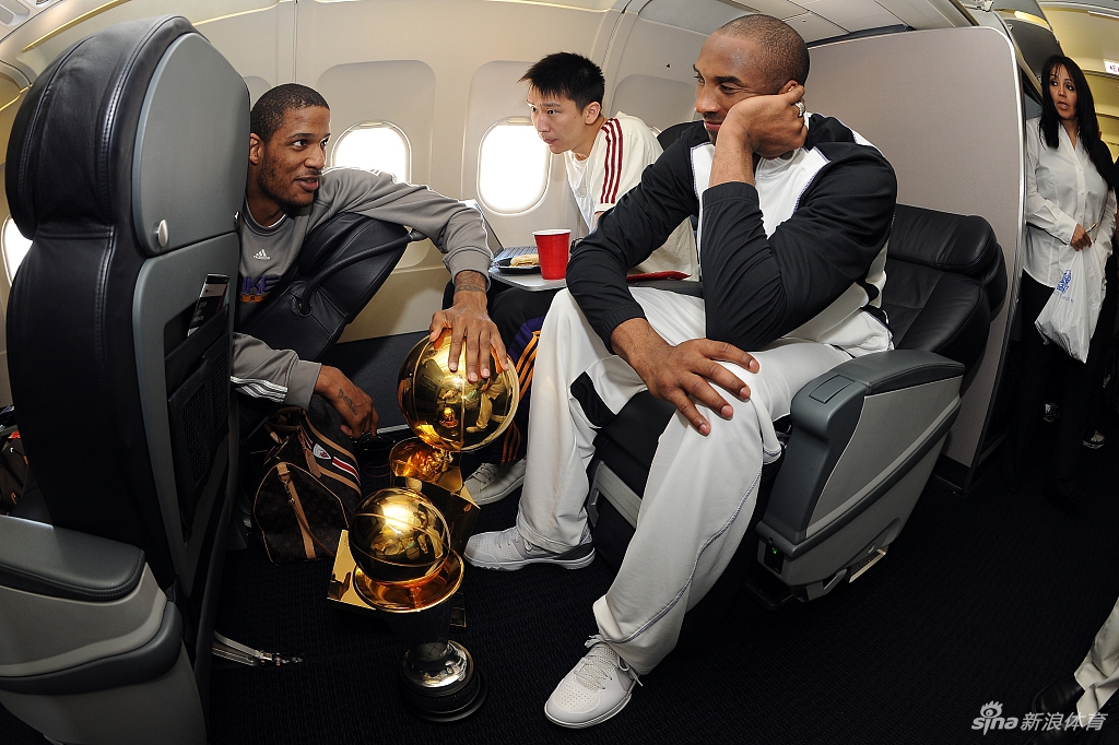 11年前的今天湖人击败魔术夺总冠军 科比生涯首次总决赛MVP