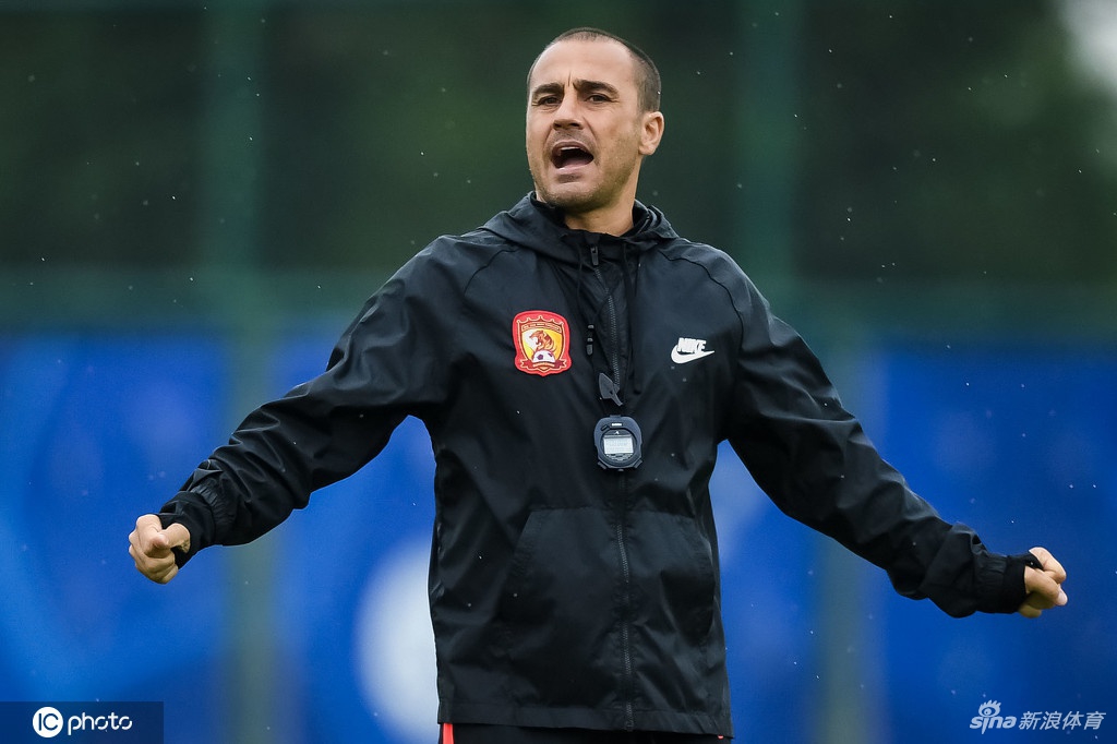 恒大将士轻松训练备战华夏