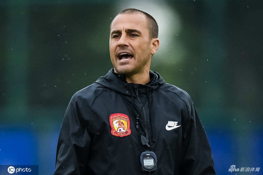 恒大将士轻松训练备战华夏