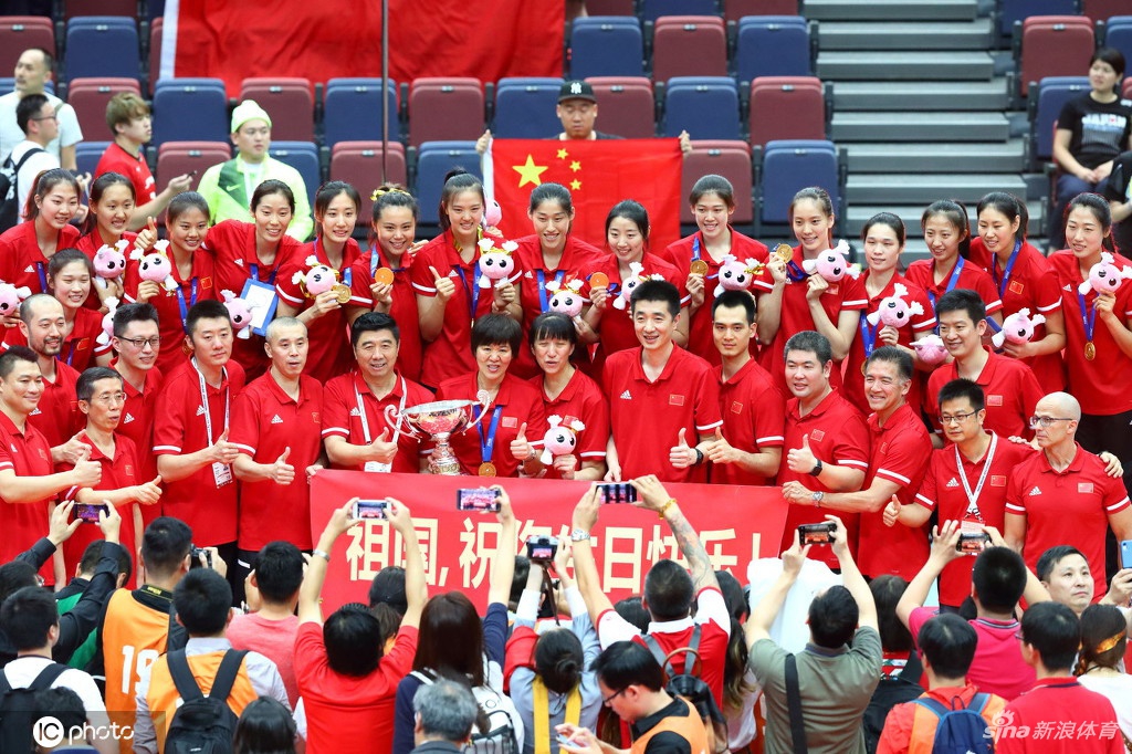 中国女排锁定年终世界第一 美国巴西分列二三