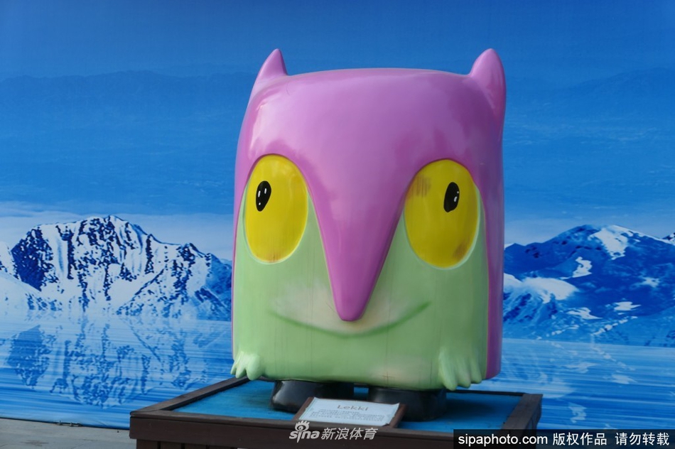 “迎冬奥 历届冬奥吉祥物展”在北京八大处公园展出受欢迎