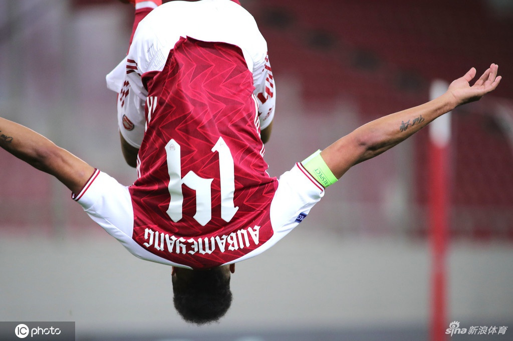 [欧联杯]阿森纳3-2本菲卡 奥巴梅扬双响+绝杀