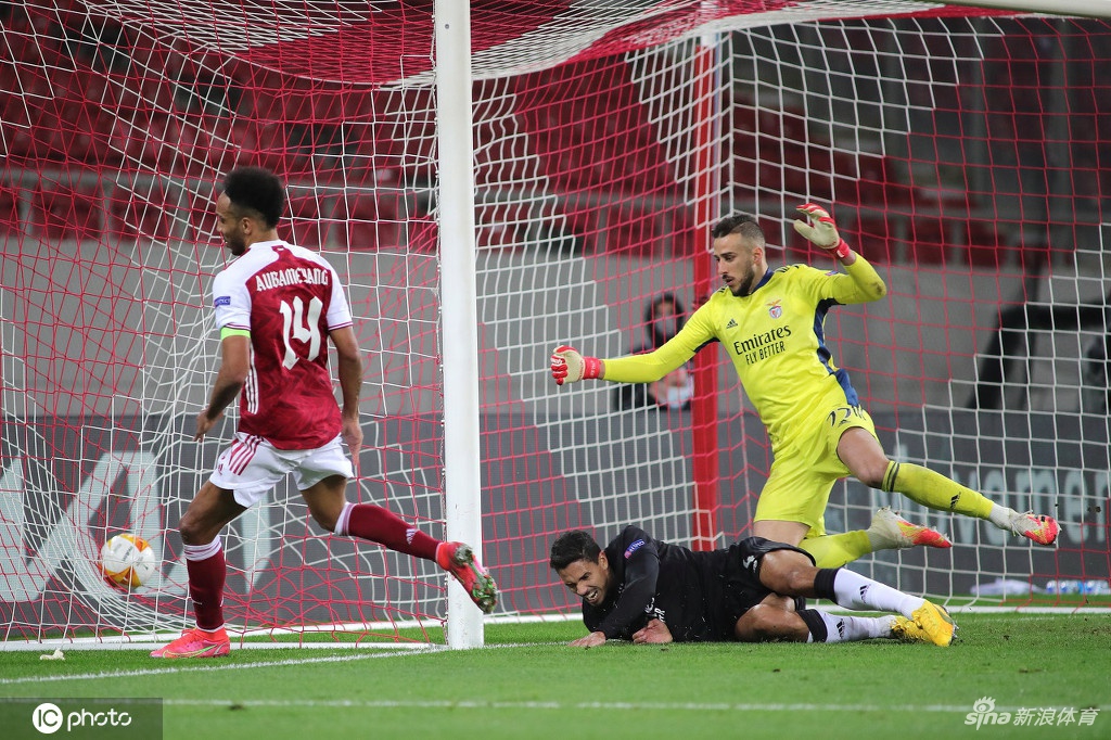 [欧联杯]阿森纳3-2本菲卡 奥巴梅扬双响+绝杀