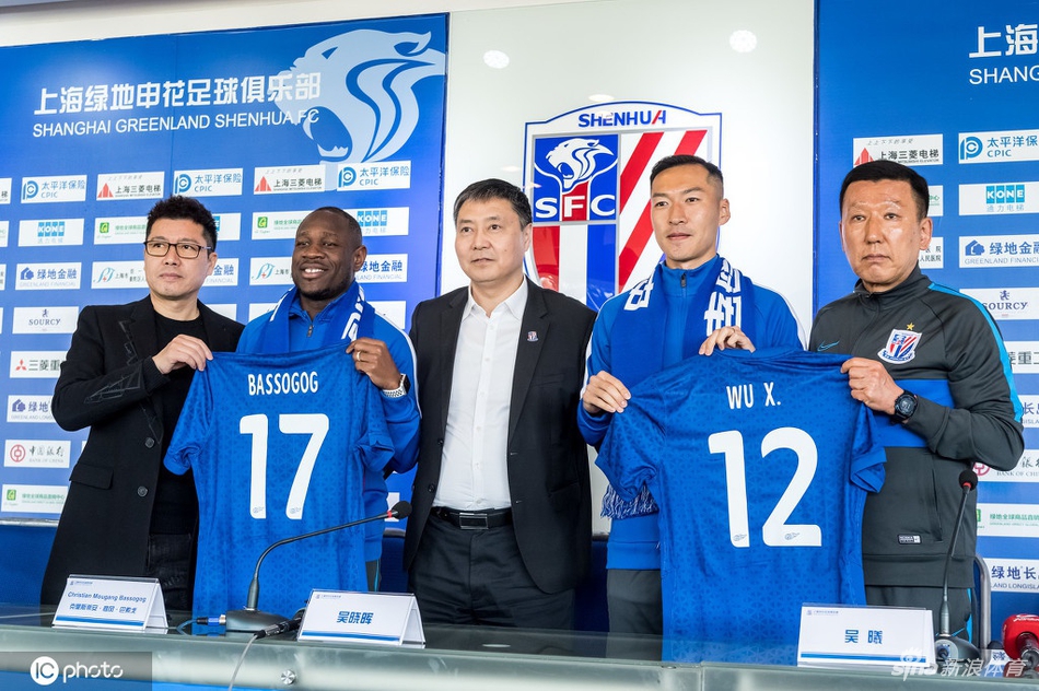 上海申花新援见面会举行 12号吴曦引领众人亮相