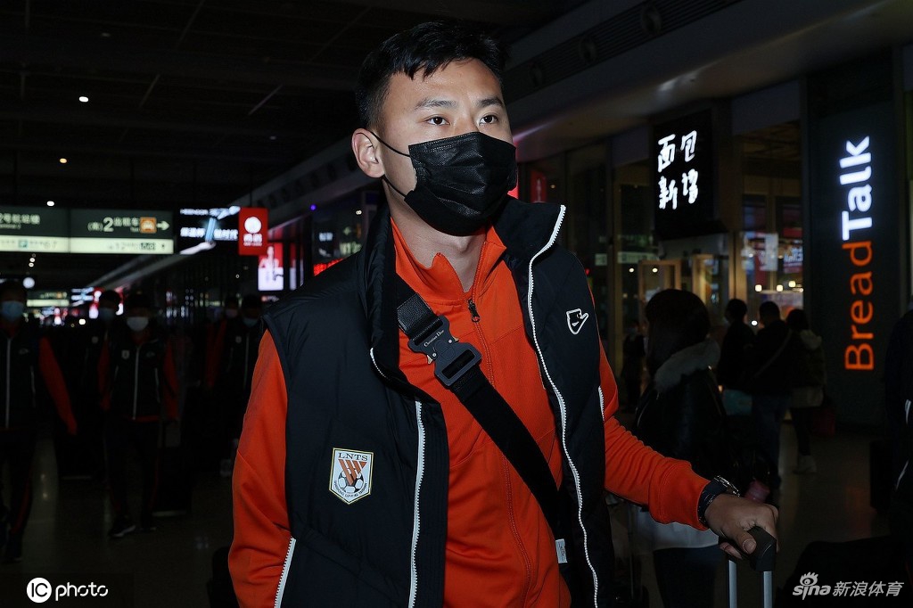 山东泰山抵达上海 备战与国足热身赛