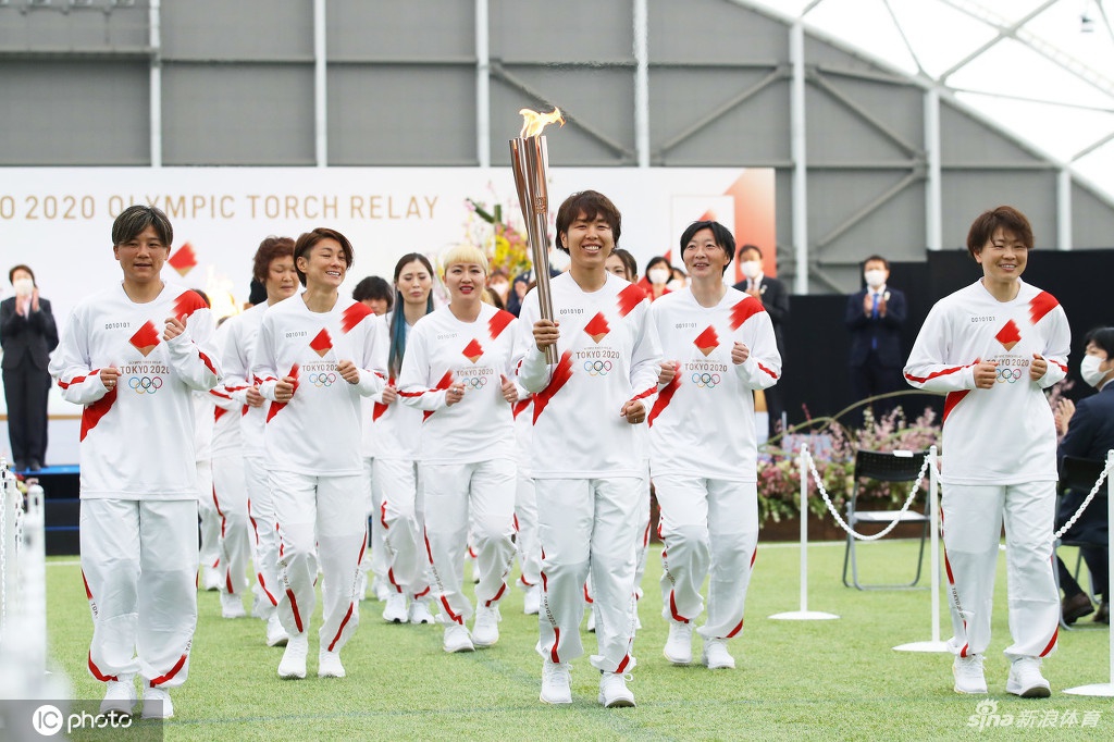 石原里美点燃火炬台日本女足首棒