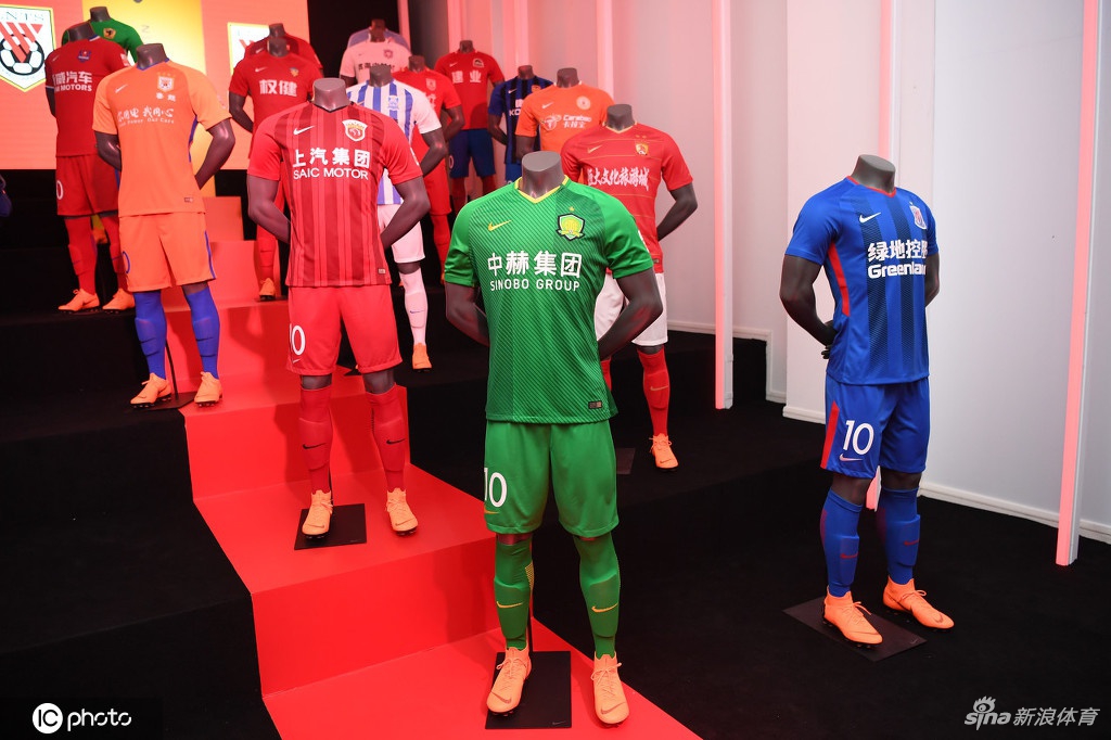 申花海港武汉官微发最新训练照 抹去遮挡耐克LOGO