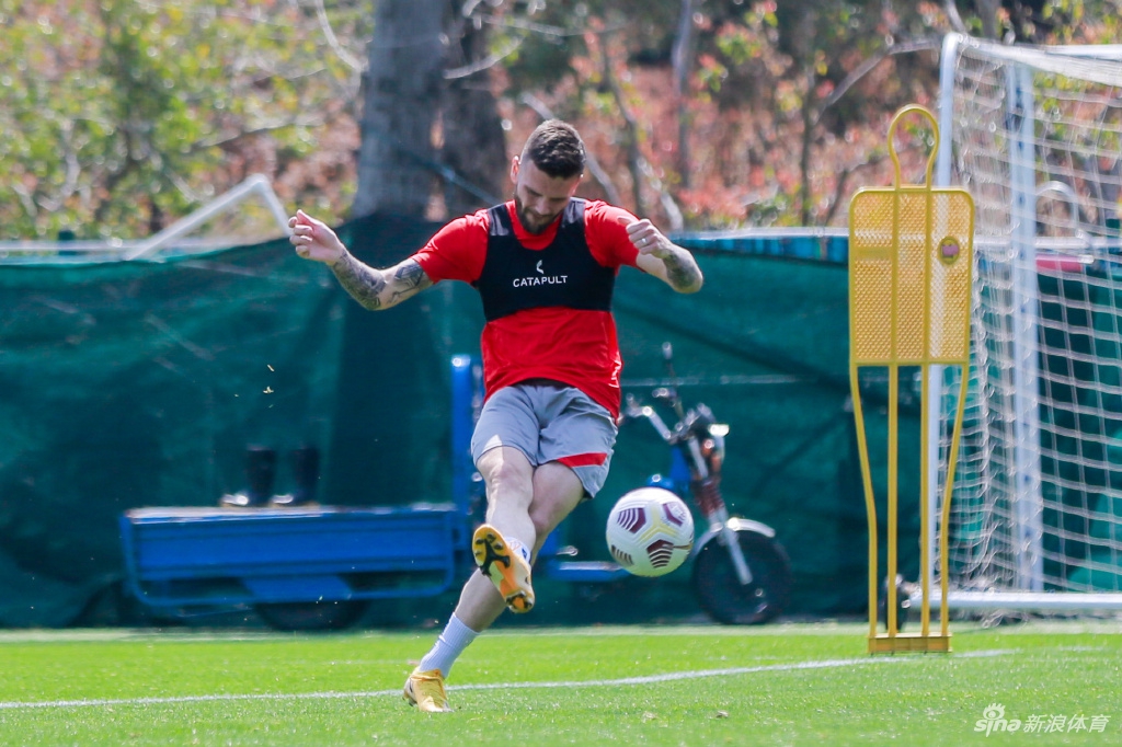 申花海港武汉官微发最新训练照 抹去遮挡耐克LOGO