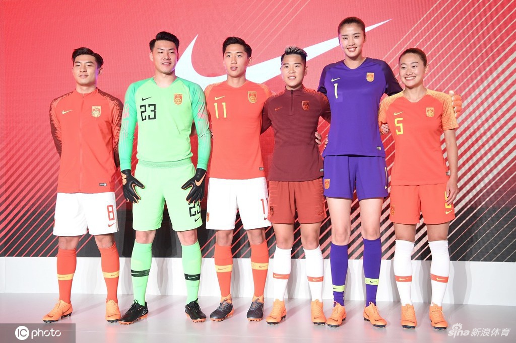 申花海港武汉官微发最新训练照 抹去遮挡耐克LOGO