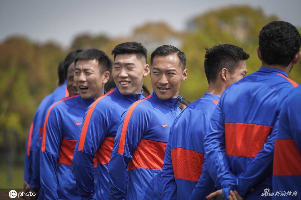 上海申花队拍摄新赛季中超全家福