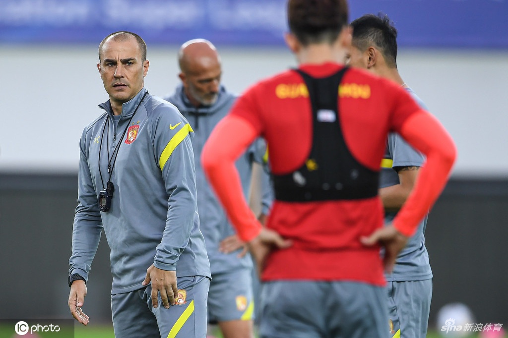 广州队抵达赛区后首训 卡帅率高拉特蒋光太等亮相