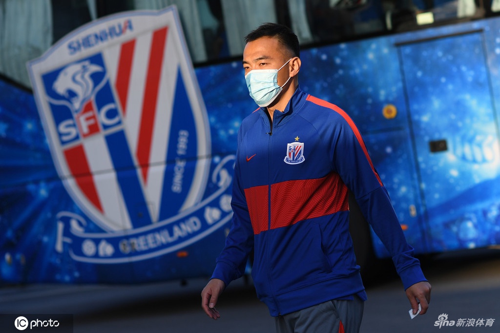 上海申花抵达苏州赛区 首轮将大战国安