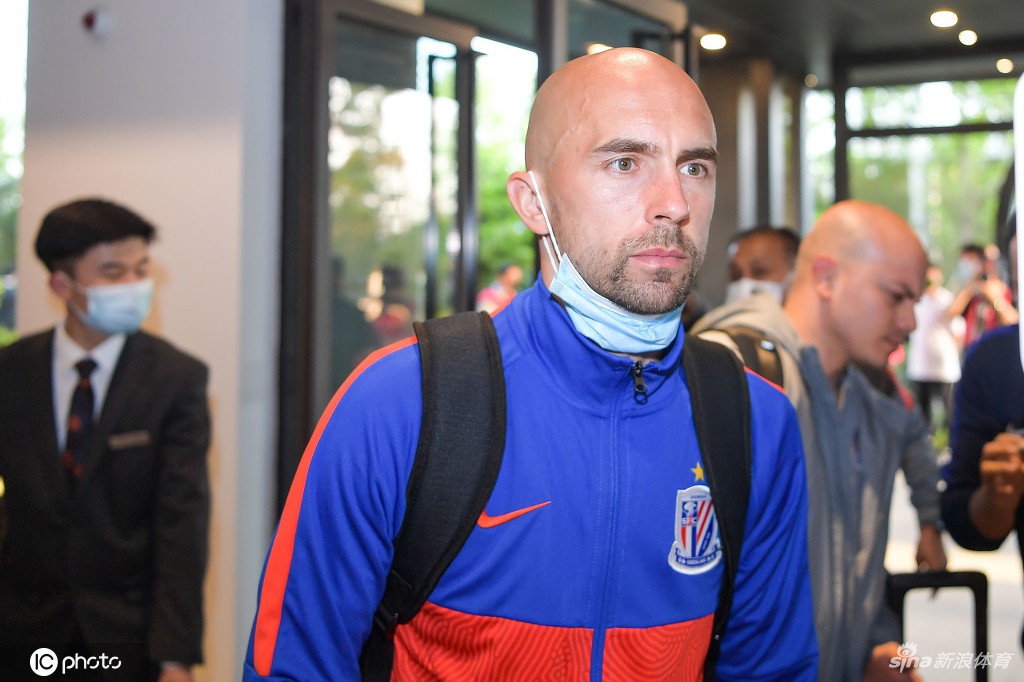 上海申花抵达苏州赛区 首轮将大战国安