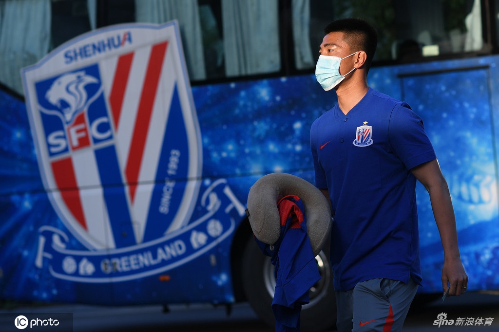 上海申花抵达苏州赛区 首轮将大战国安