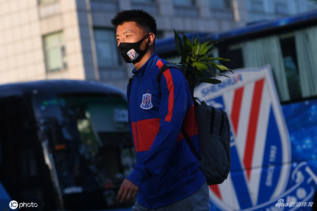 上海申花抵达苏州赛区 首轮将大战国安