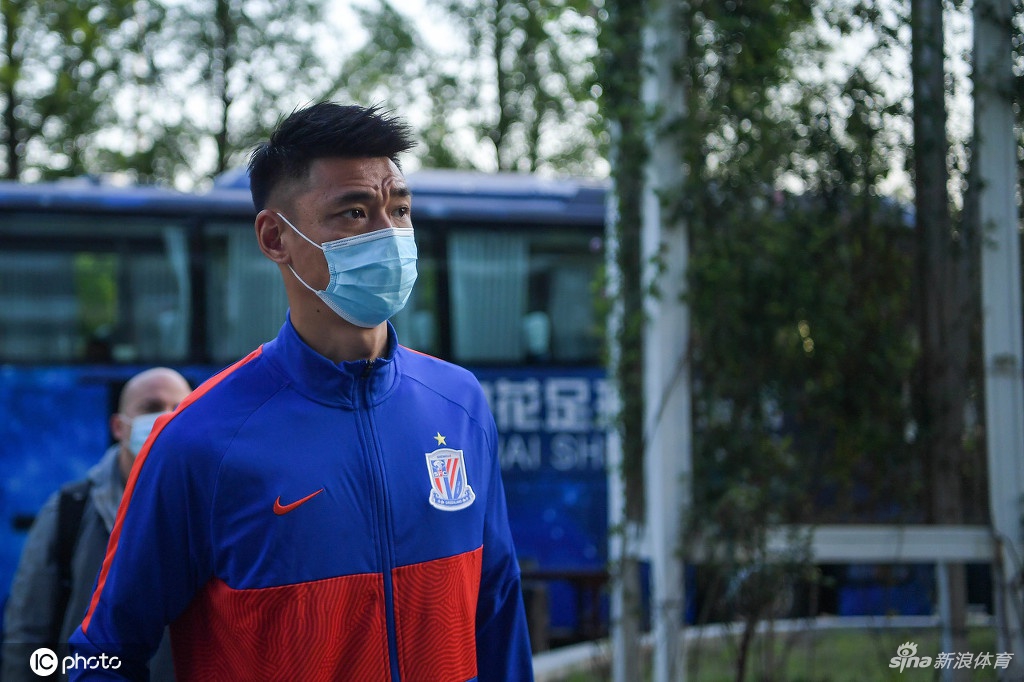 上海申花抵达苏州赛区 首轮将大战国安