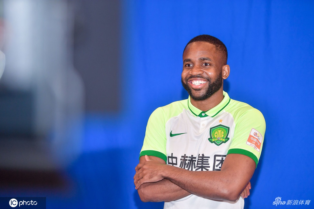 北京国安拍摄新赛季写真花絮 张玉宁李可引领众将