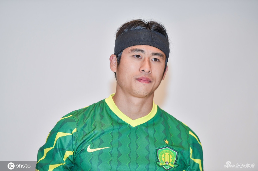 北京国安拍摄新赛季写真花絮 张玉宁李可引领众将