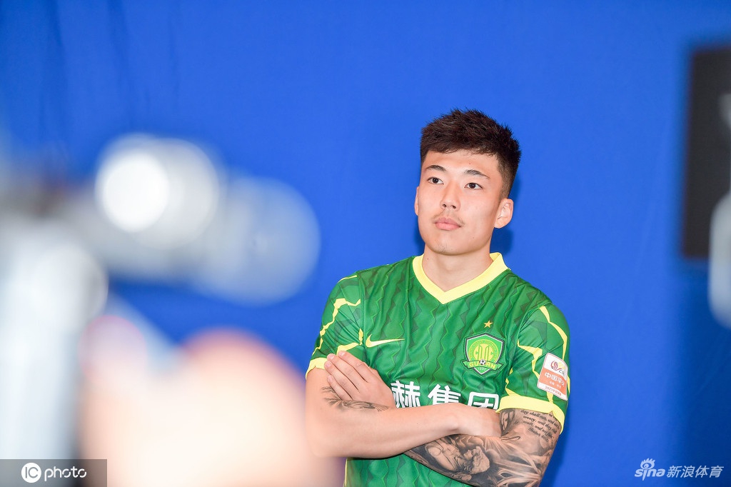 北京国安拍摄新赛季写真花絮 张玉宁李可引领众将