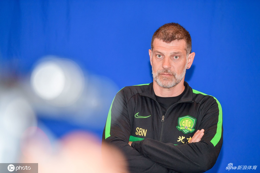 北京国安拍摄新赛季写真花絮 张玉宁李可引领众将