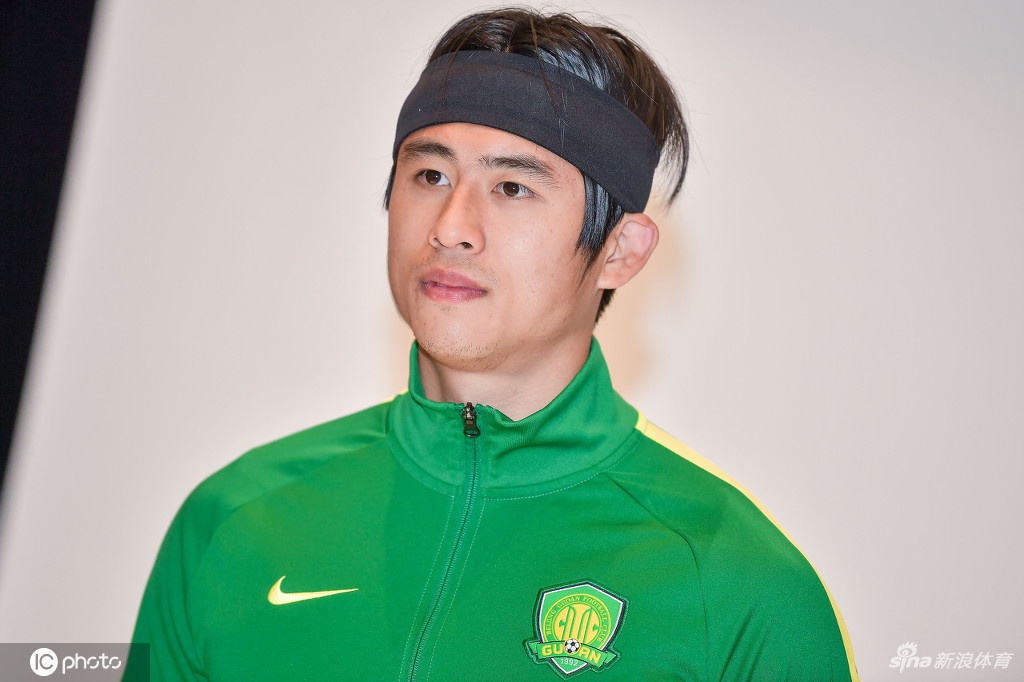北京国安拍摄新赛季写真花絮 张玉宁李可引领众将
