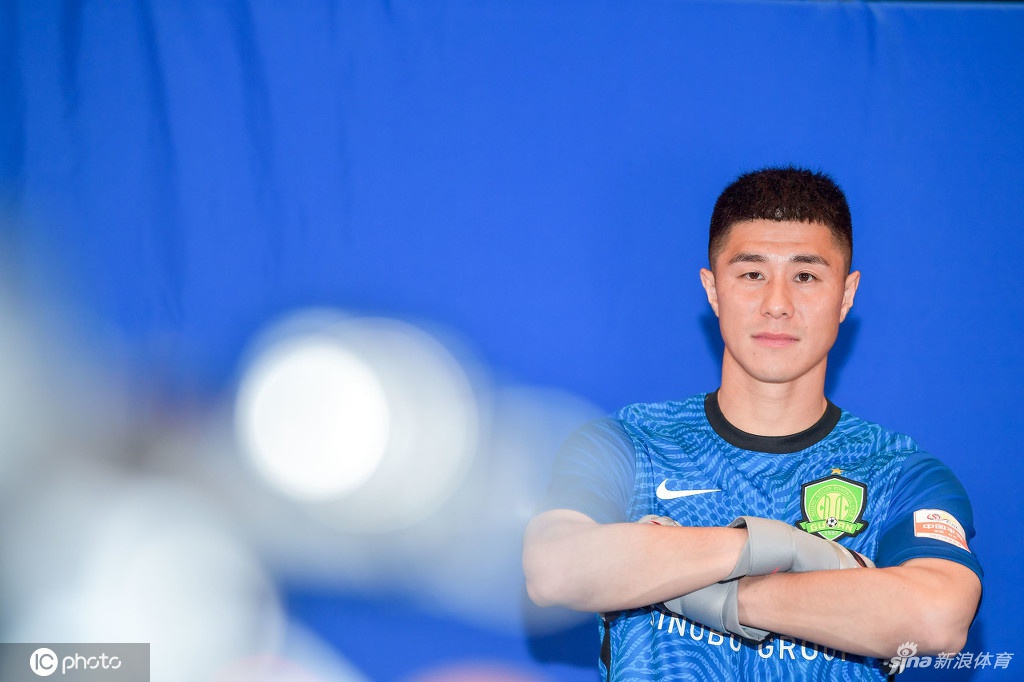 北京国安拍摄新赛季写真花絮 张玉宁李可引领众将