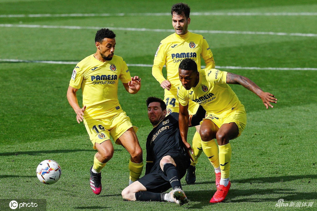 梅西一场被对手放倒四次 巨星待遇：凶狠犯规