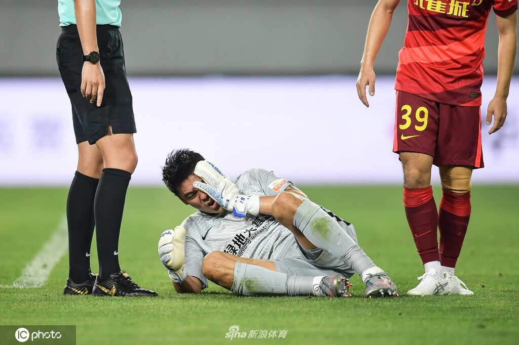 上海申花：曾诚两根肋骨骨折 彭欣力腓骨骨折