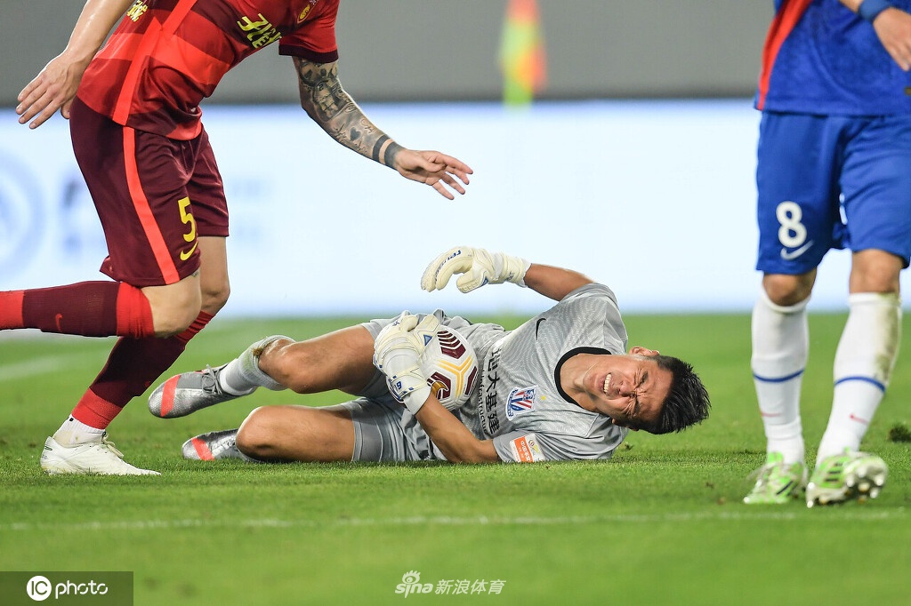 上海申花：曾诚两根肋骨骨折 彭欣力腓骨骨折