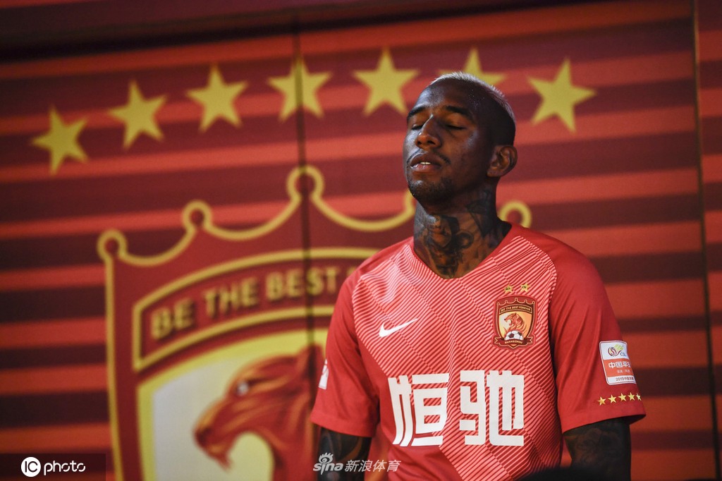 广州队前锋塔利斯卡800万欧元转会利雅得胜利