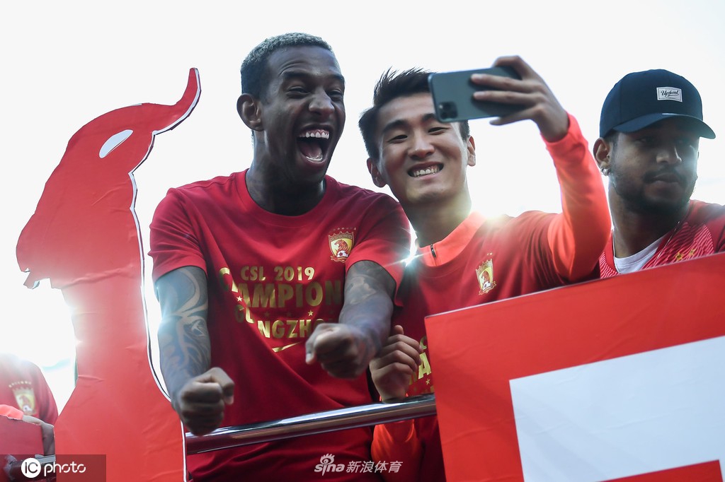 广州队前锋塔利斯卡800万欧元转会利雅得胜利