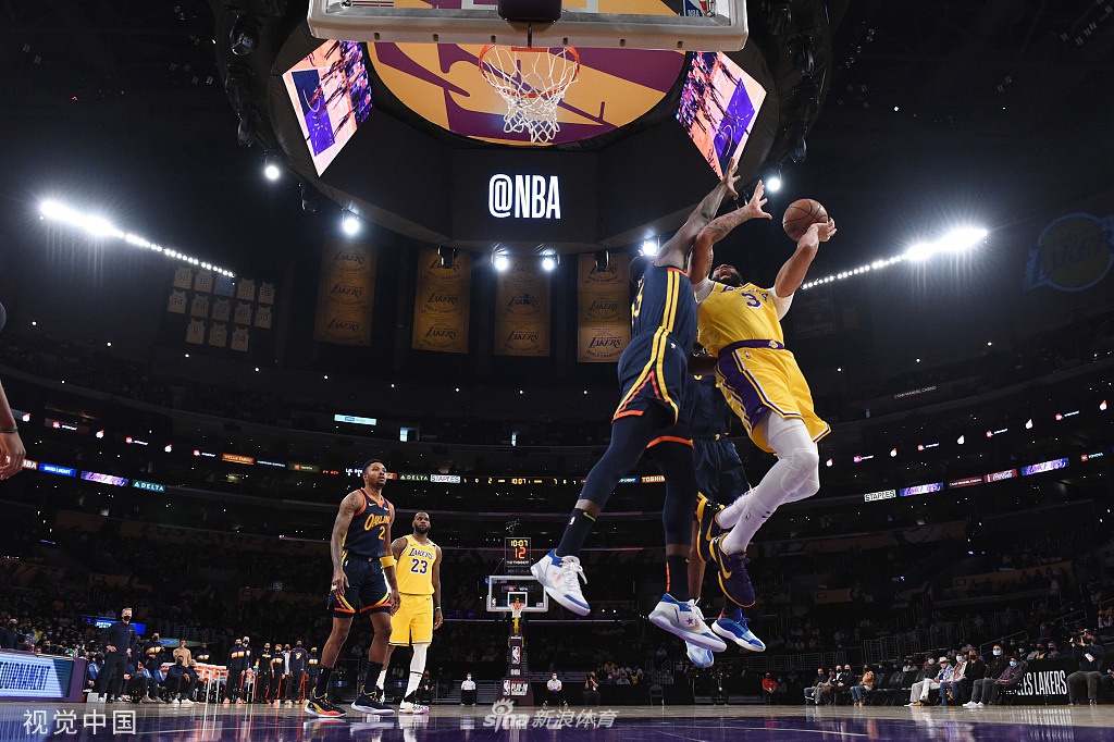 [NBA附加赛]湖人胜勇士晋级季后赛 詹姆斯砍三双