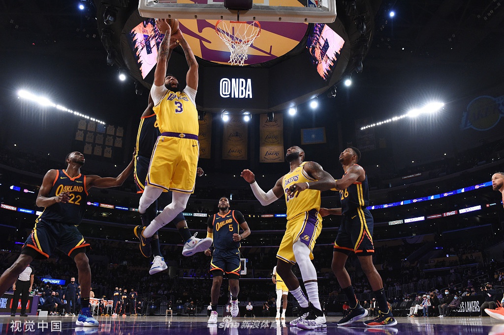 [NBA附加赛]湖人胜勇士晋级季后赛 詹姆斯砍三双