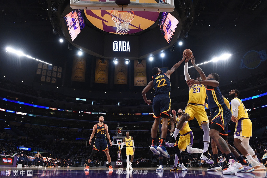 [NBA附加赛]湖人胜勇士晋级季后赛 詹姆斯砍三双