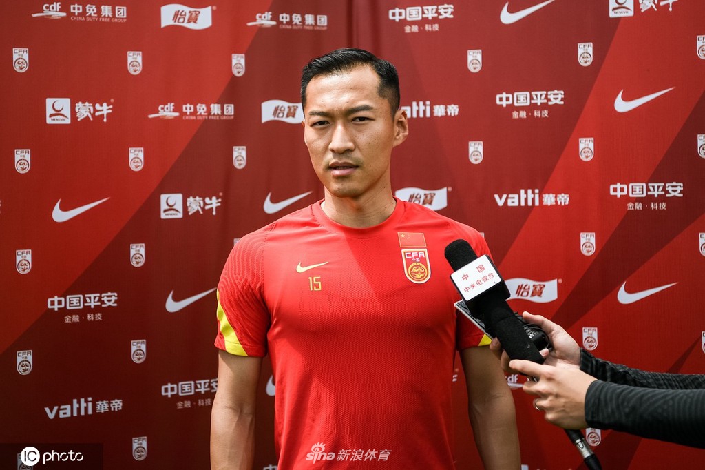 吴曦:国足很长时间没踢国际比赛 需要控制好心态_高清图集_新浪网